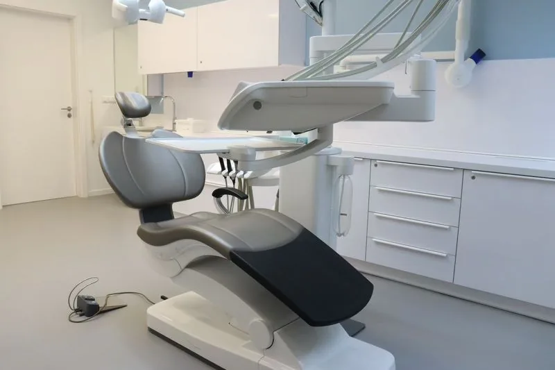 Stomatologické křeslo – ordinace Prague Healthcare
