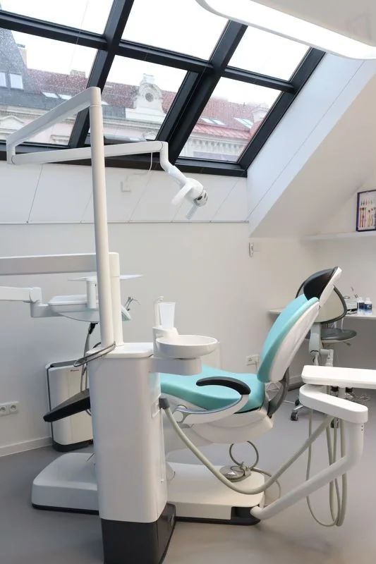 Moderní stomatologické křeslo v zubní ordinaci Prague Healthcare